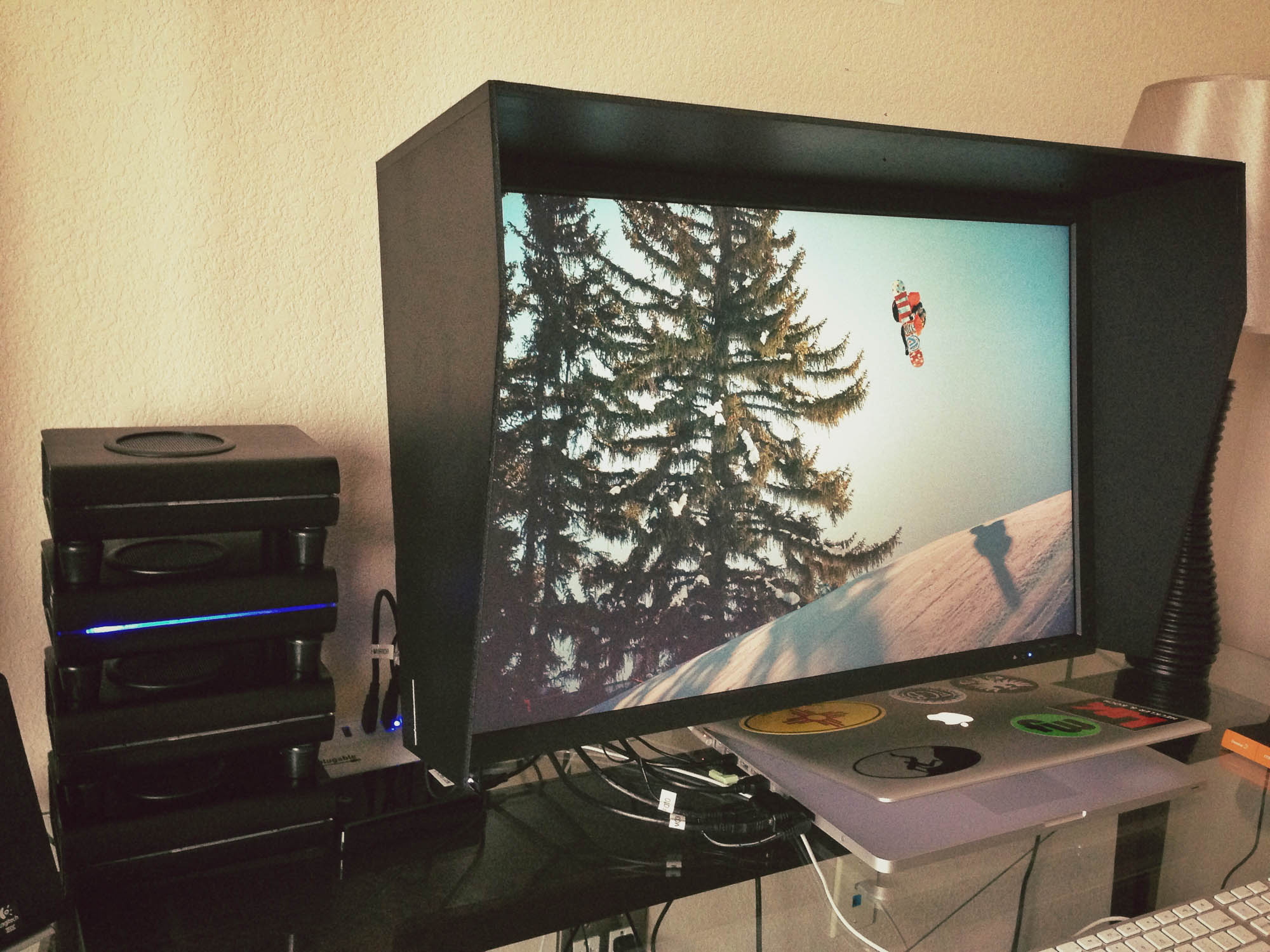 monitor-hood-2.jpg